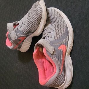 Nike Revolution 4 Grey Pink Kids Running Play Shoes Hook Loop 1 Youth